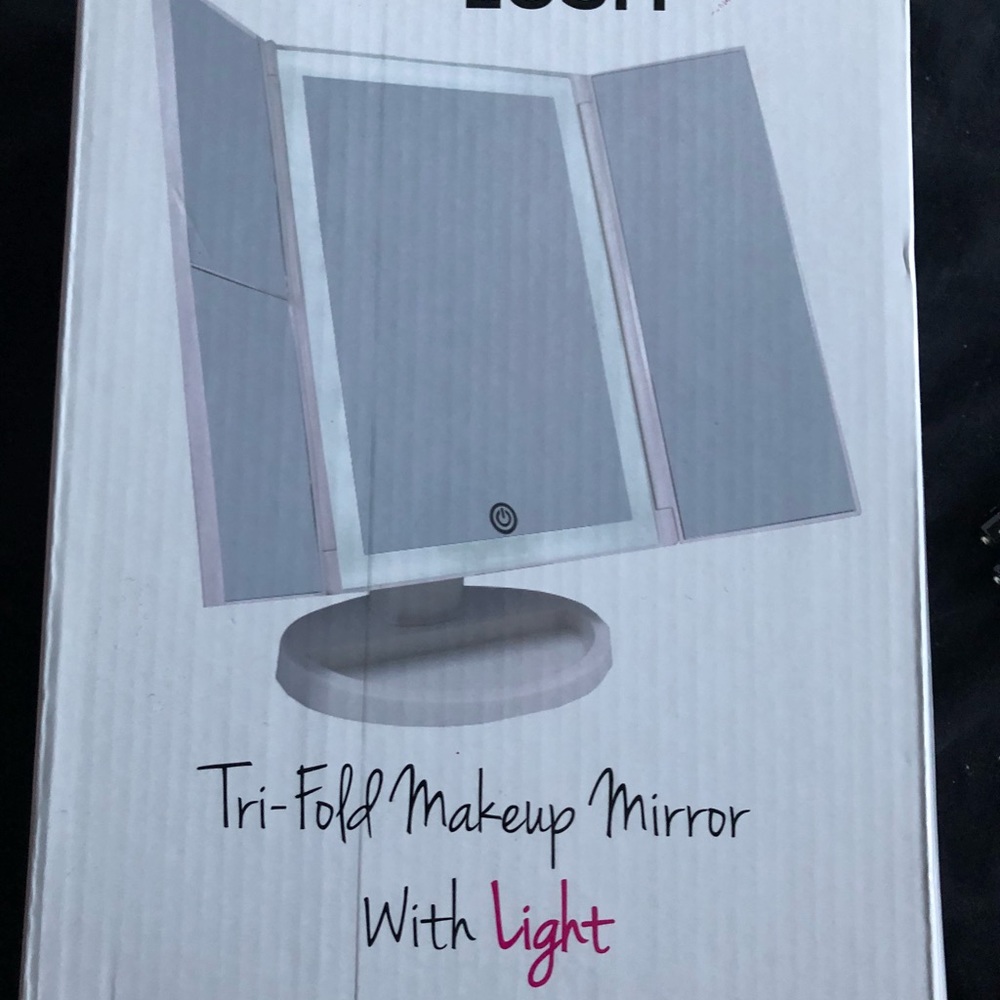 Trifold light up makeup mirror